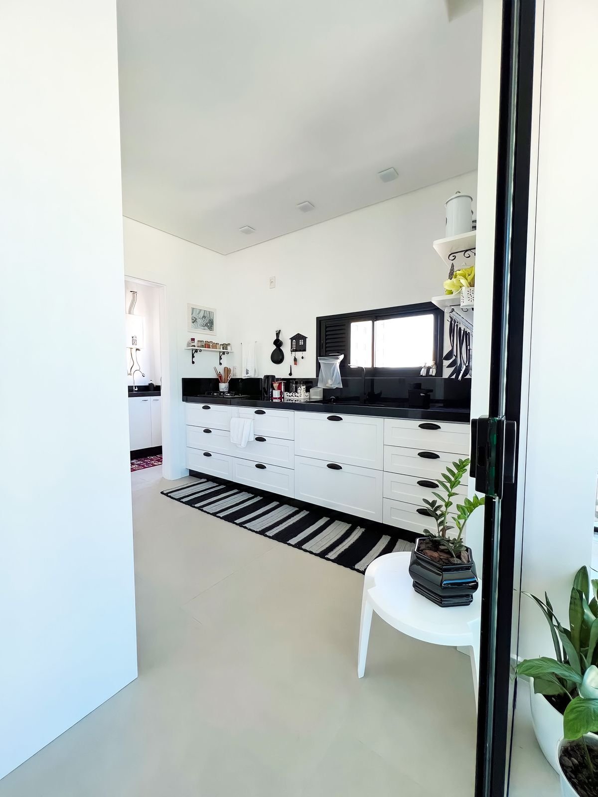 Lindo 4 suítes em Meia Praia Mobiliado