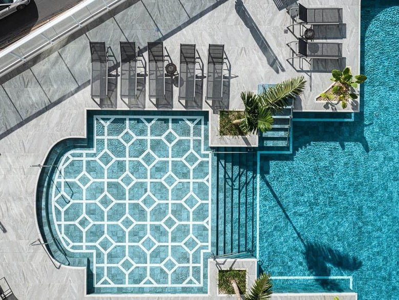 Hamptons Village Embraed