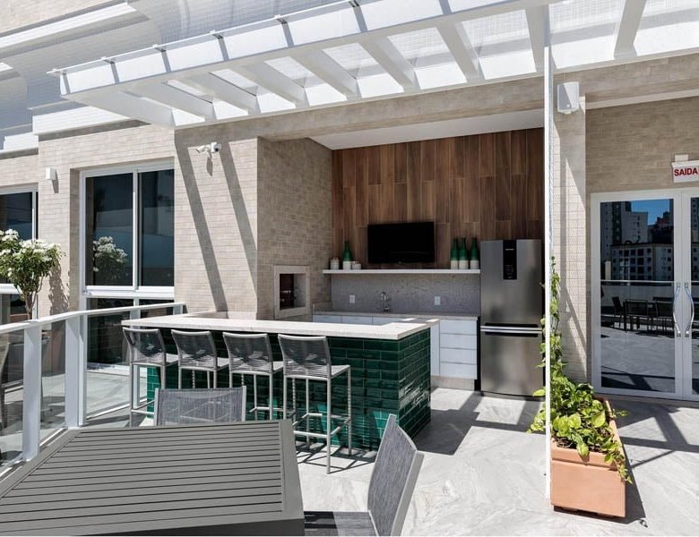 Hamptons Village Embraed