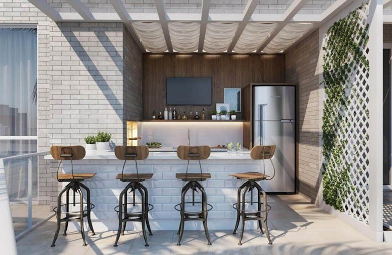 Hamptons Village Embraed