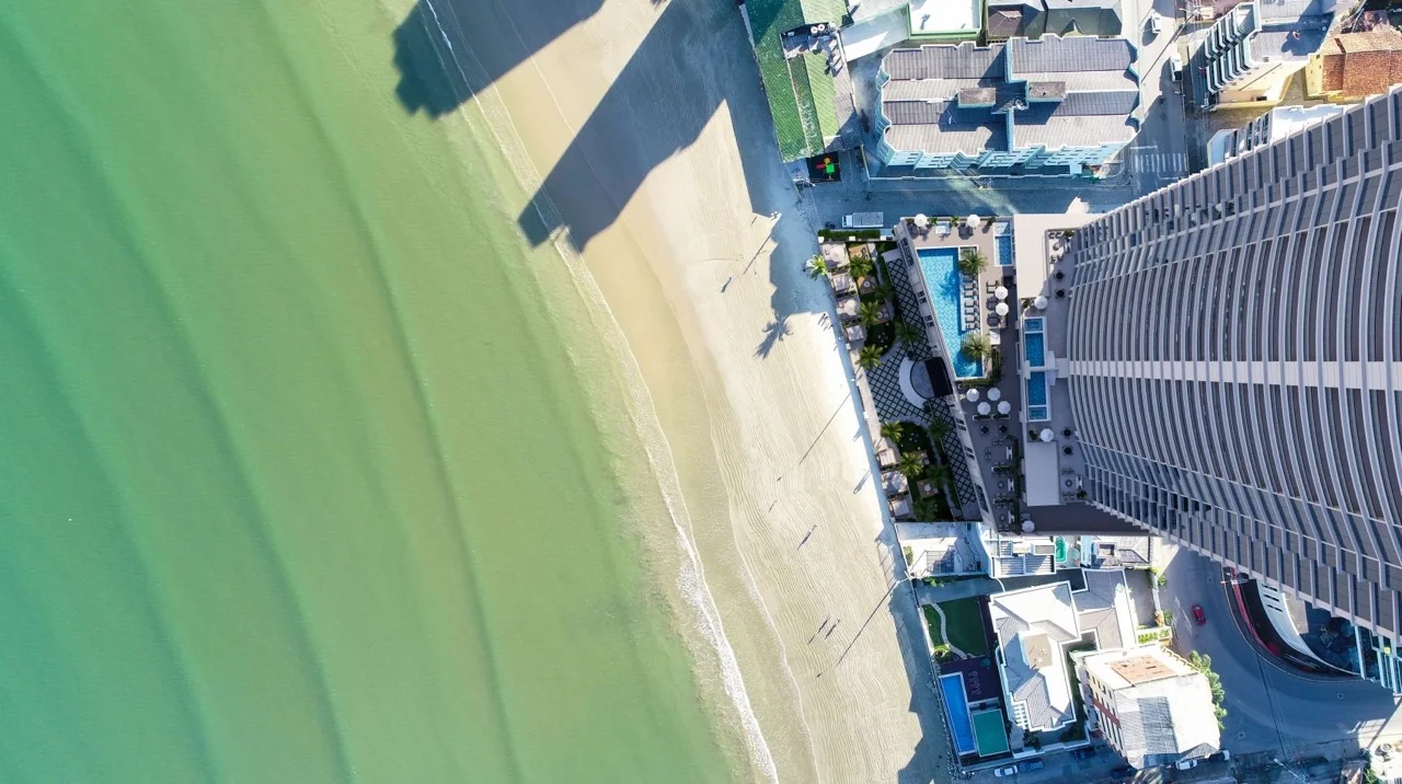 Apartamento Frente al Mar en Itapema: La Guía Definitiva para Vivir e Invertir en el Paraíso Catarinense