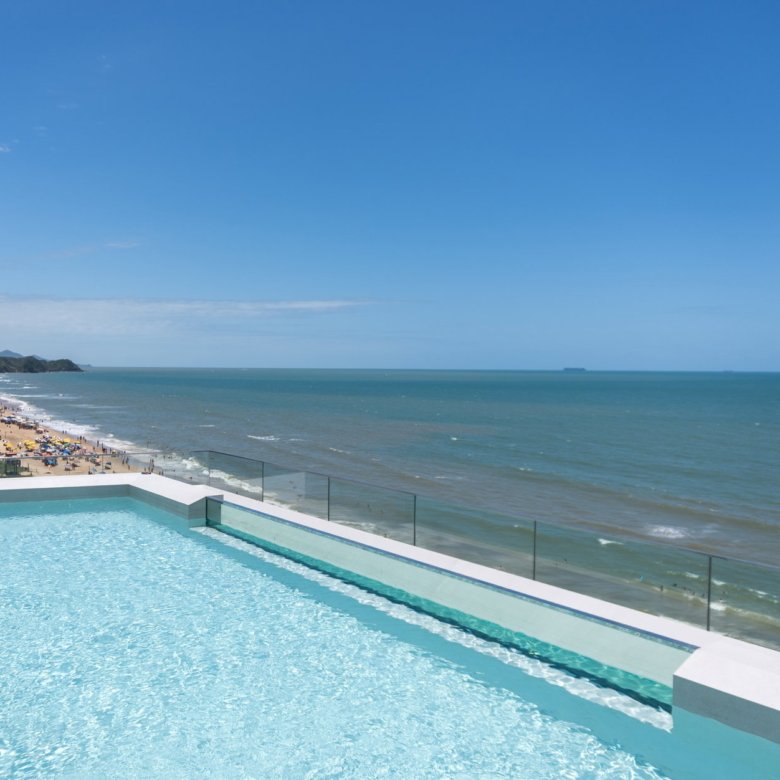 Bravo Residences by Arthur Casas