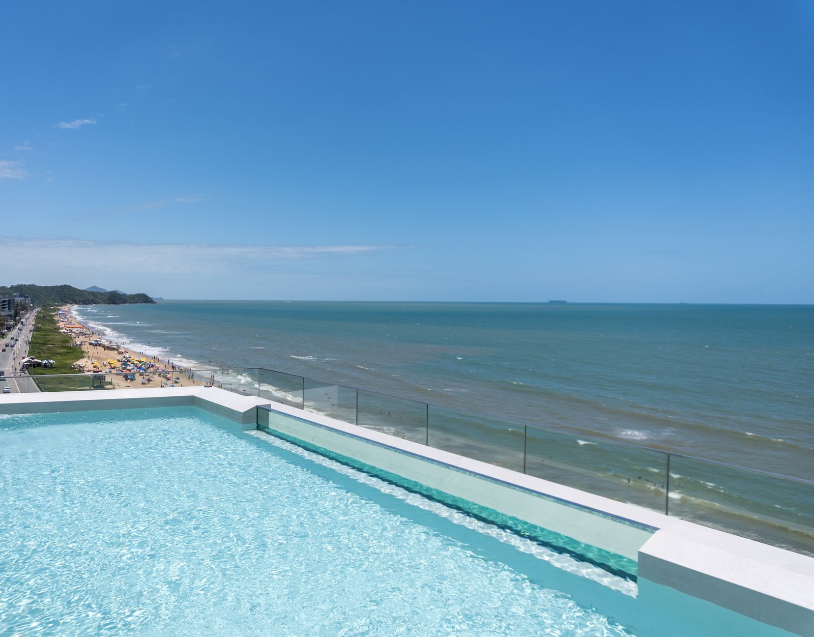 Bravo Residences by Arthur Casas