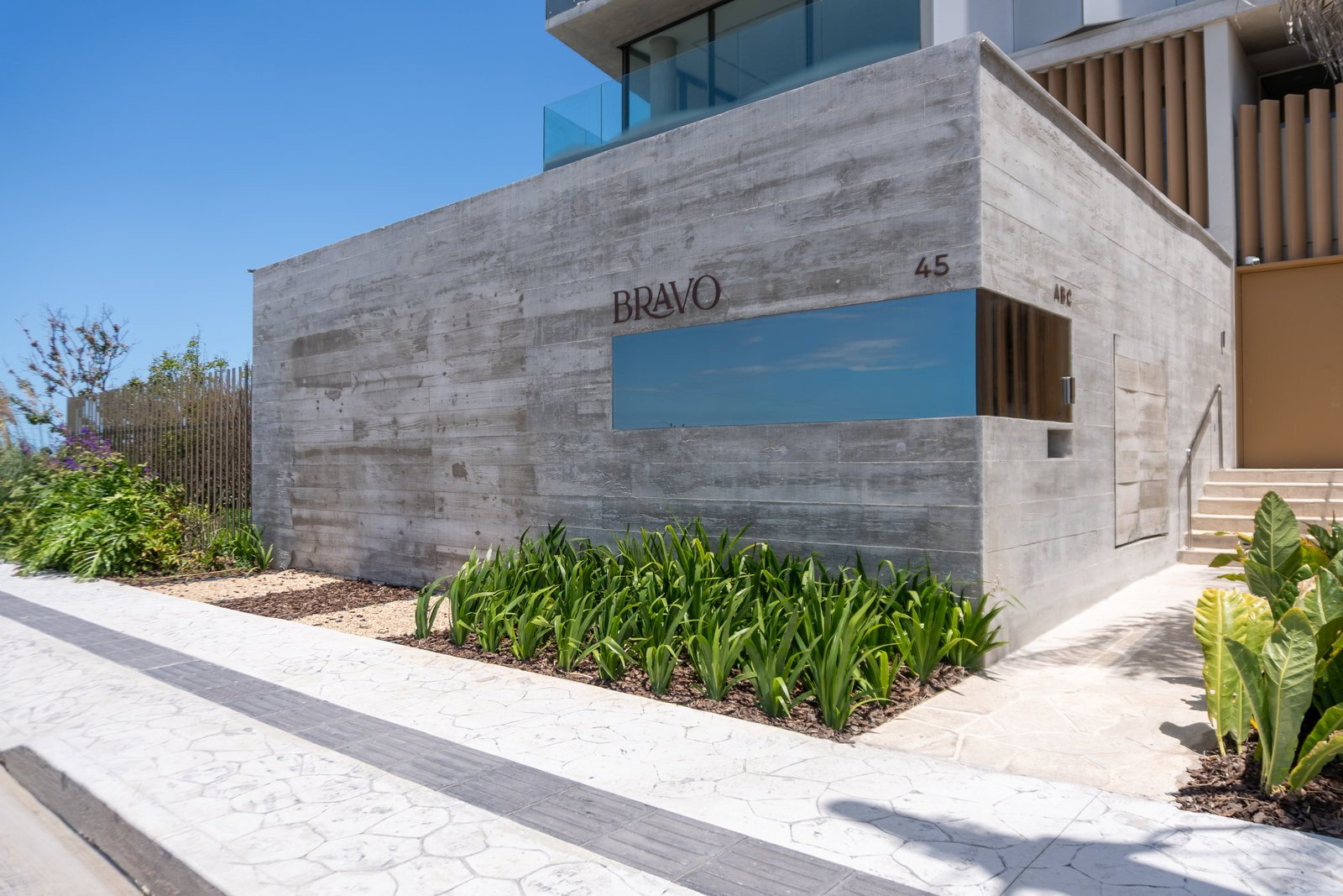Bravo Residences by Arthur Casas