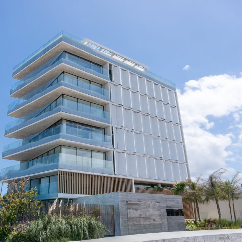 Bravo Residences by Arthur Casas