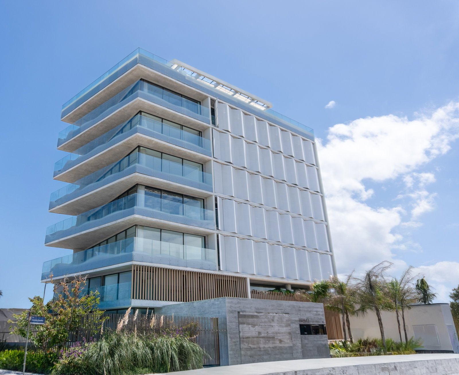 Bravo Residences by Arthur Casas