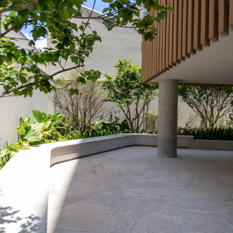 Bravo Residences by Arthur Casas